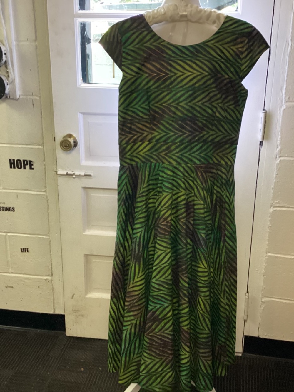 Authentic African  Print JUNGLE LEAVES POLISHED COTTON. HAND MADE !!! - Picture 7 of 8